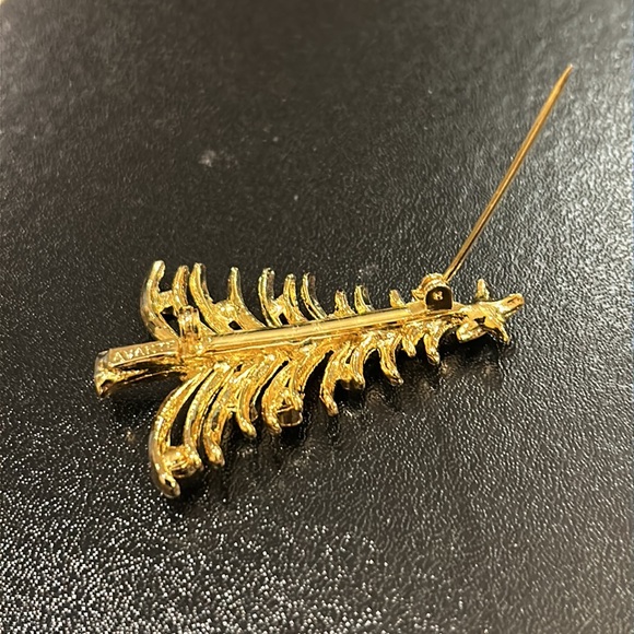 Vintage Christmas Tree Brooch by Avante - Picture 7 of 13